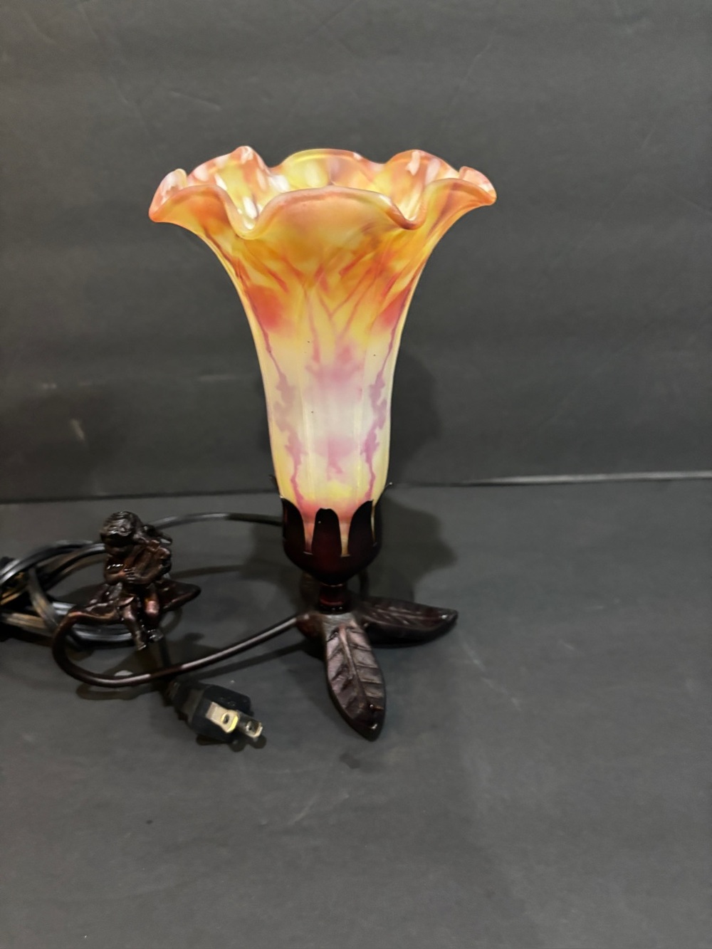 Vintage Cherub Accent Lamp Art Glass Tulip Shade Art Nouveau Style